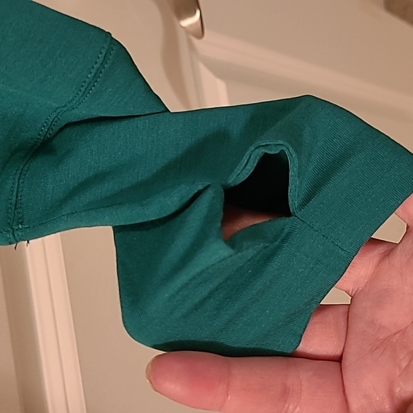 NWT offline by Aerie twist front long sleeved crop - Picture 3 of 5